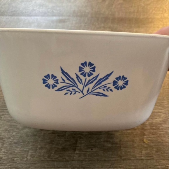 SOLD Corning Ware blue cornflower 1.75qt casserole dish - Picture 8 of 9
